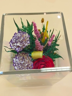 натуральные розы и орхидеи в стекле, вакуум