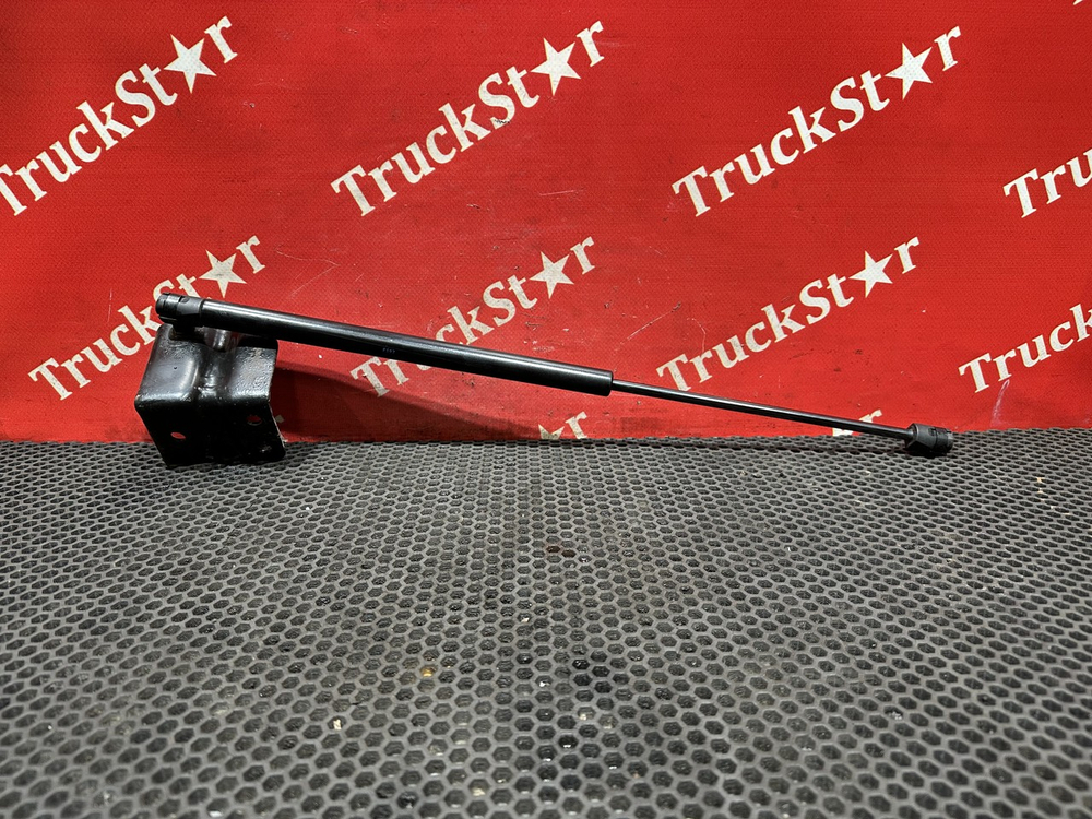 Амортизатор капота