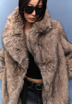 STRADIVARIUS Искусственная шуба стандартного кроя, каменный