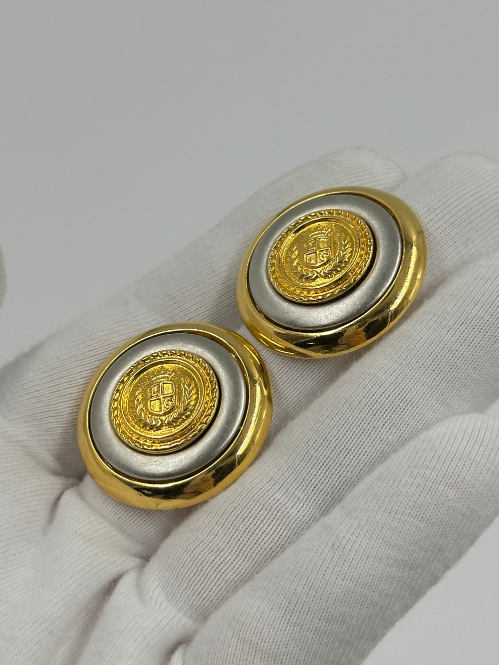 Серьги биколор Liz Claiborne