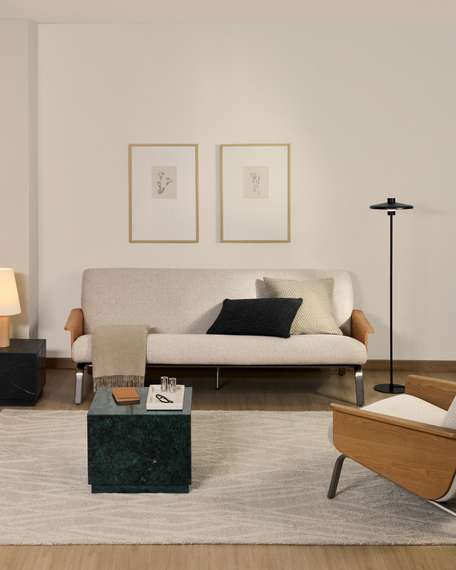 Трехместный диван Amsen, бежевый с подлокотниками из шпона дуба