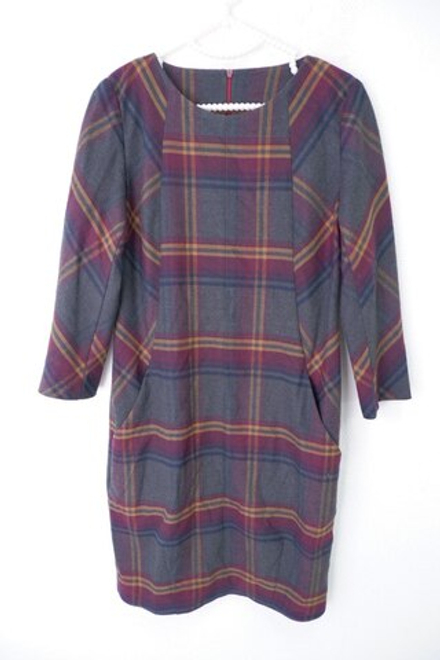 Платье темное в клетку 42 размер