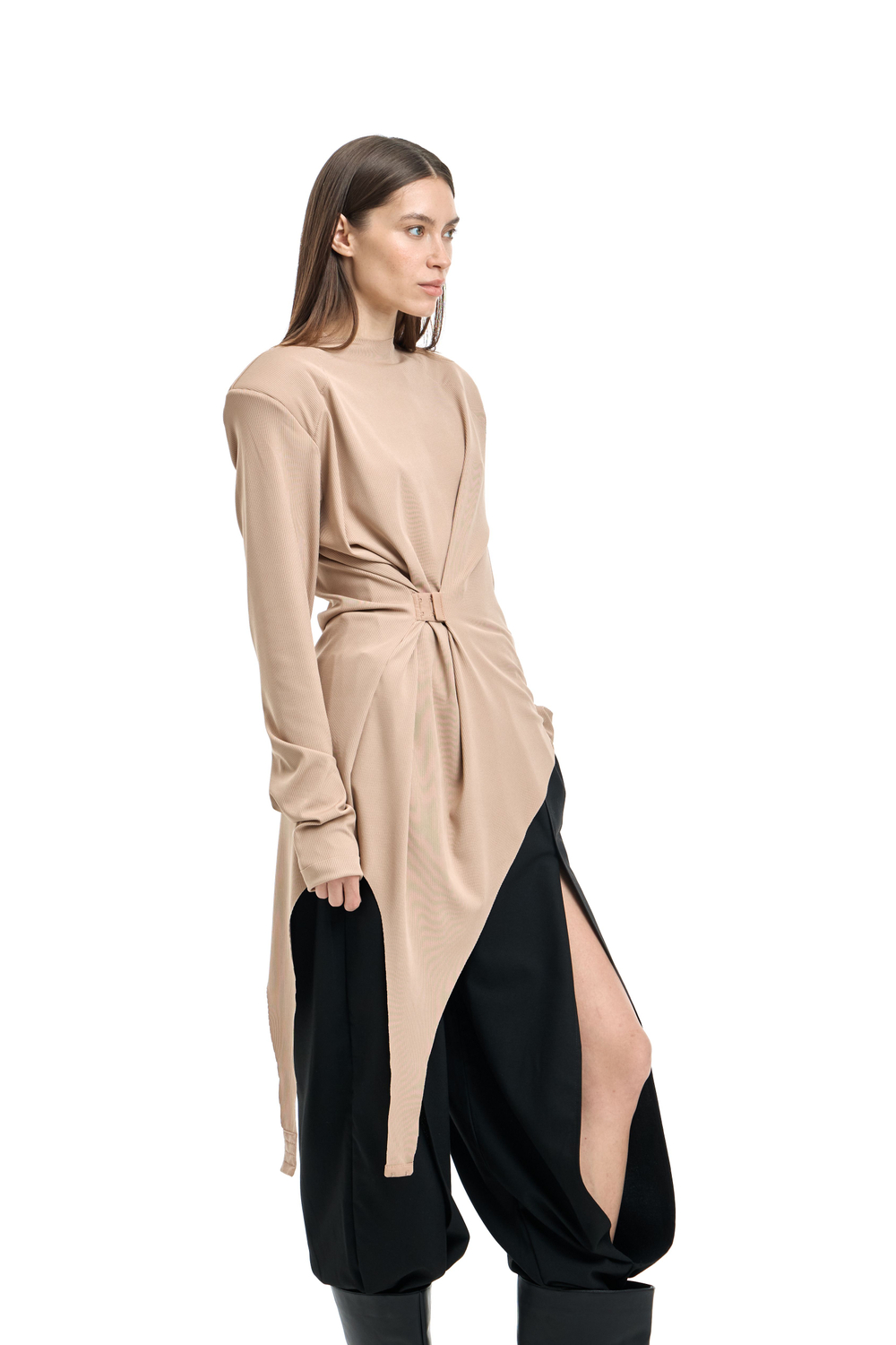 Лонгслив с бельевой деталью бежевый