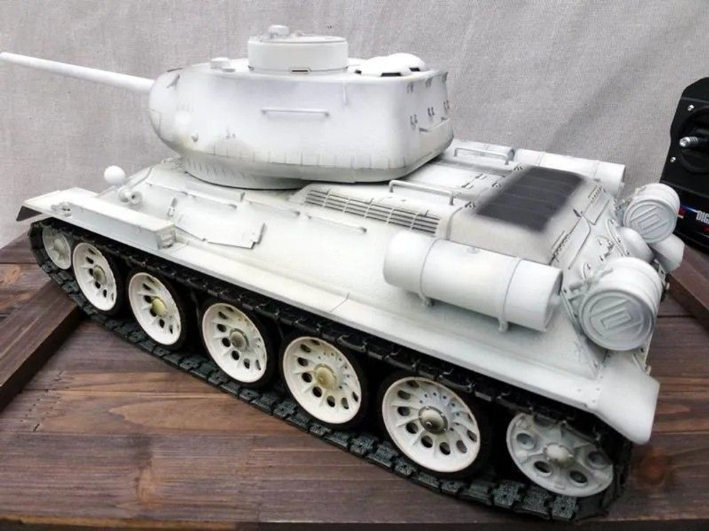 Радиоуправляемый танк Taigen T34-85 V3 2.4G с пневматической пушкой, зимний камуфляж, дымовые эффекты и высокая детализация