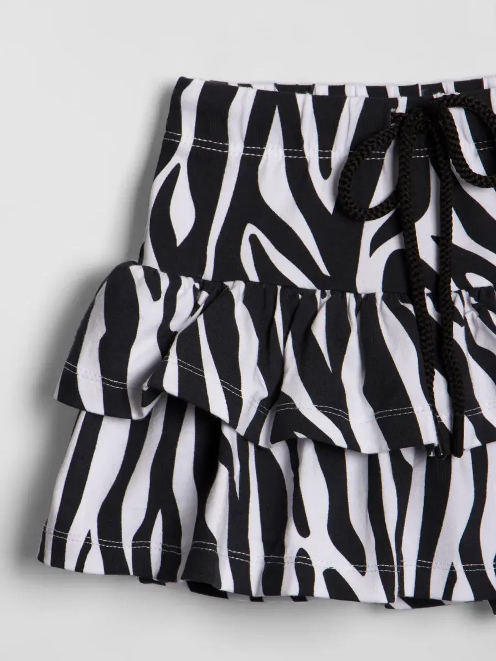 Костюм для девочки с юбкой-шорты на весну