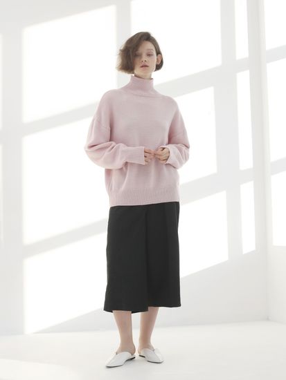 AIM  свободного кроя Цвет розовый. 50% шерсть мериноса.