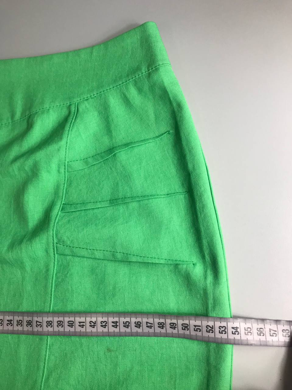 Юбка приятного оттенка льняная, визуально на 50 размер