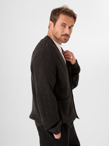 Графитовый кардиган с разрывами QWE