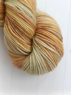 Носочная пряжа ручного окрашивания superwash 420 м / 100 г Цвет Карамельная груша