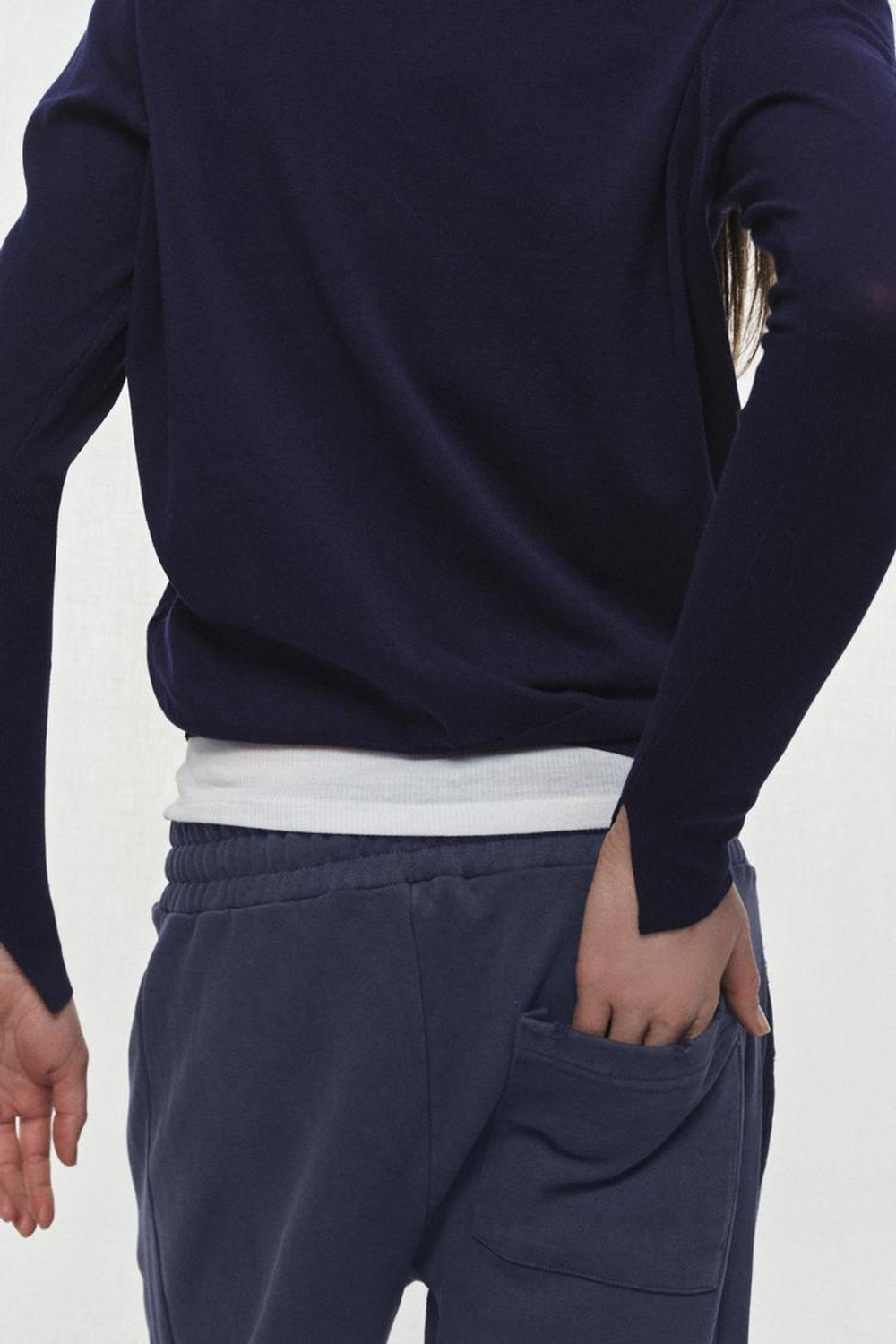 ZARA ДЖЕМПЕР ИЗ ТОНКОГО ТРИКОТАЖА С V-ОБРАЗНЫМ ВЫРЕЗОМ, ЧЕРНИЛЬНО-СИНИЙ