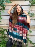 Пончо шерстяное с орнаментом