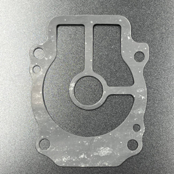 Прокладка под пластину помпы охлаждения Suzuki DF25-30(A) (Omax)