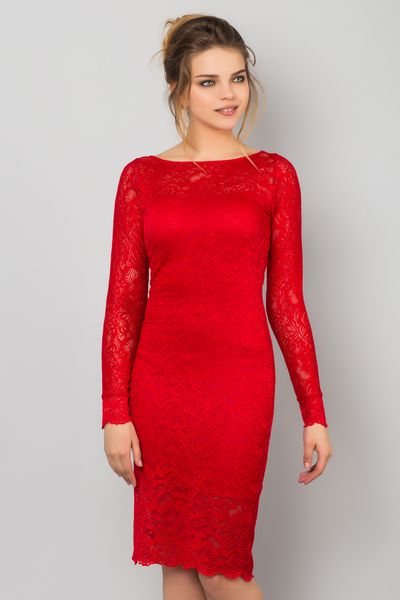 Красное гипюровое платье с длинным рукавом
