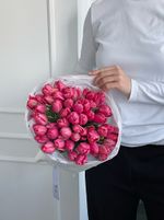 Букет из 51 ярко-розового тюльпана