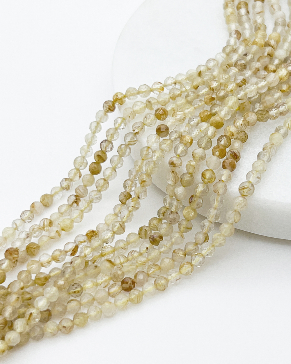 Кварц рутиловый граненый, размер около 2,9-3,1 мм, цена за нить 125 шт (около 38 см)