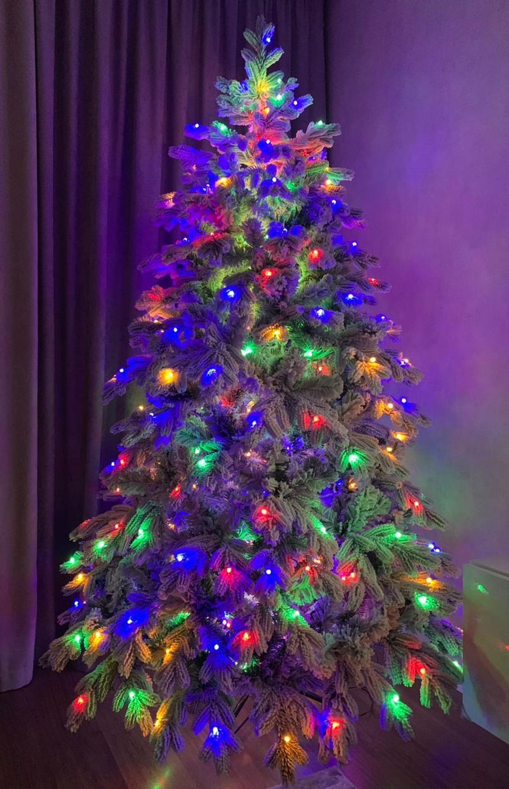 Ель заснеженная «Аляска» с 2в1 встроенной гирляндой (Литая+пвх) 240 см / 2,4 м