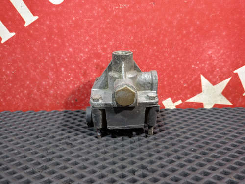 Клапан ускорительный