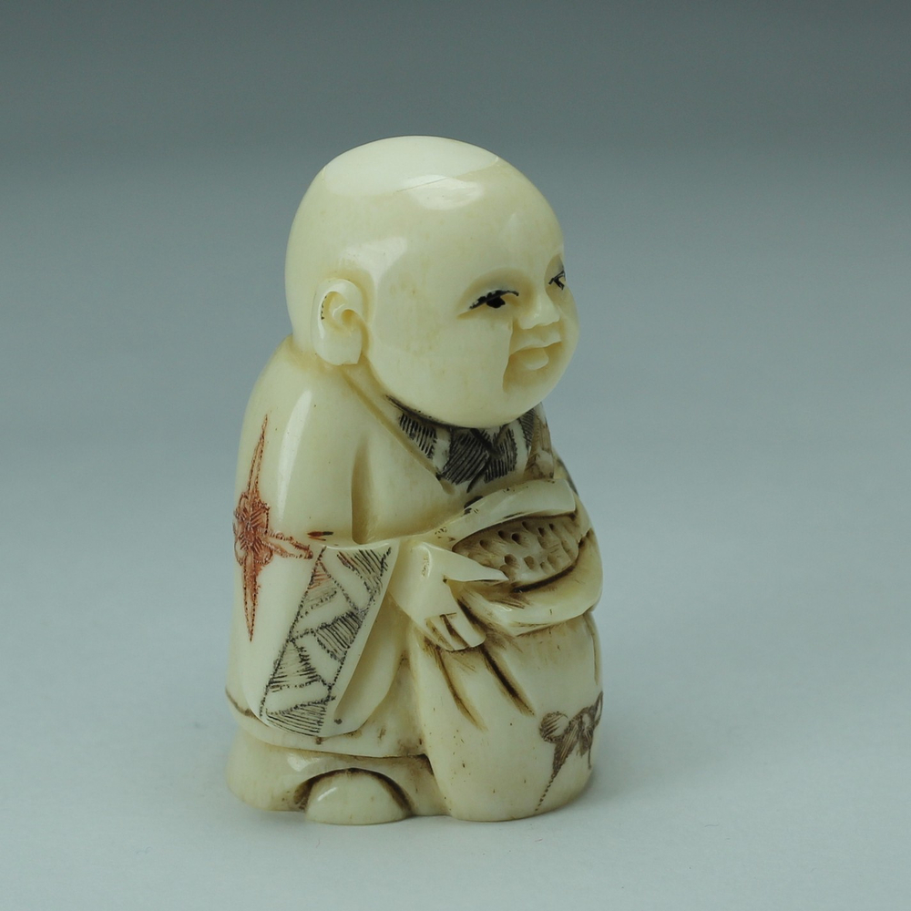 Нэцкэ Мальчик с мешком риса