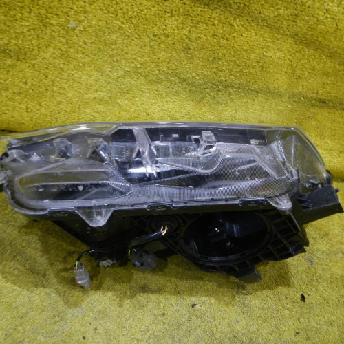 Битая Фара левая Toyota Rav 4 CA40 (2015-2019) LED