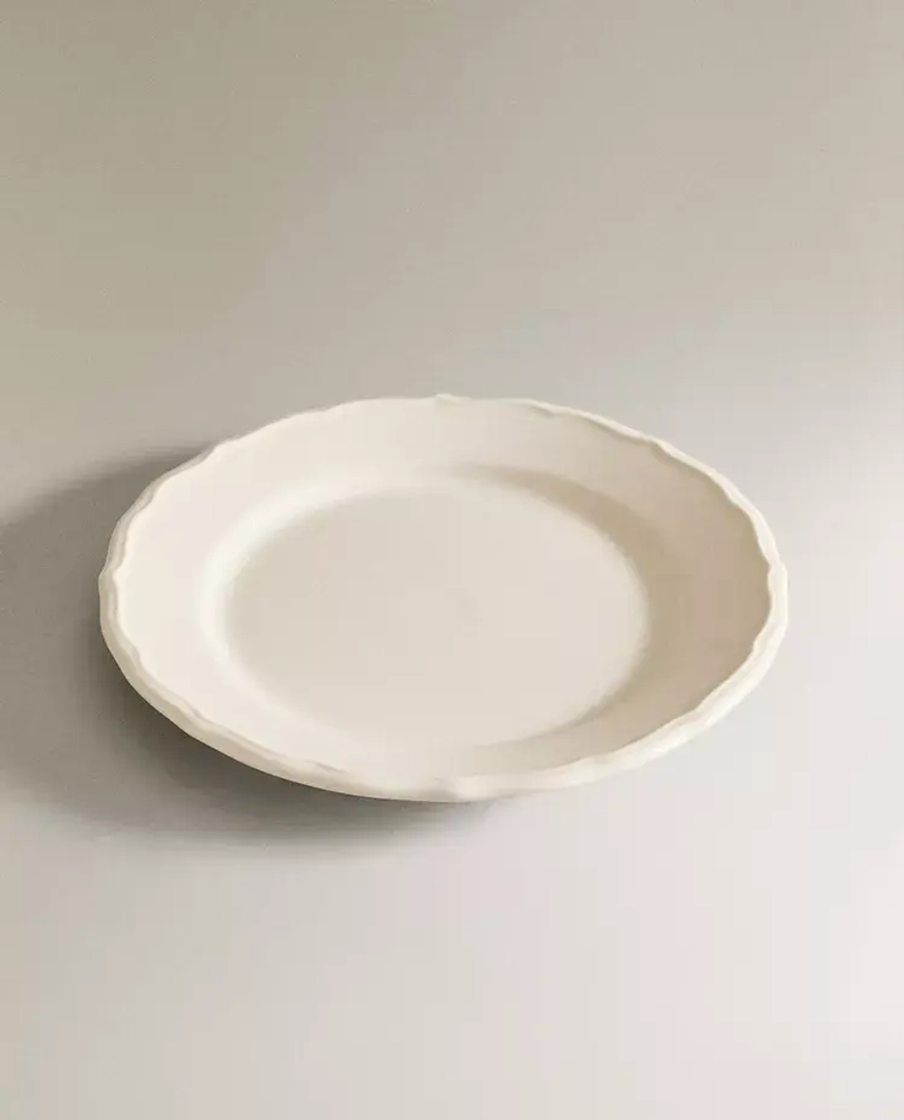 ZARA HOME ДЕСЕРТНАЯ ТАРЕЛКА ИЗ ФАЯНСА С ФИГУРНОЙ КРОМКОЙ, ЭКРЮ