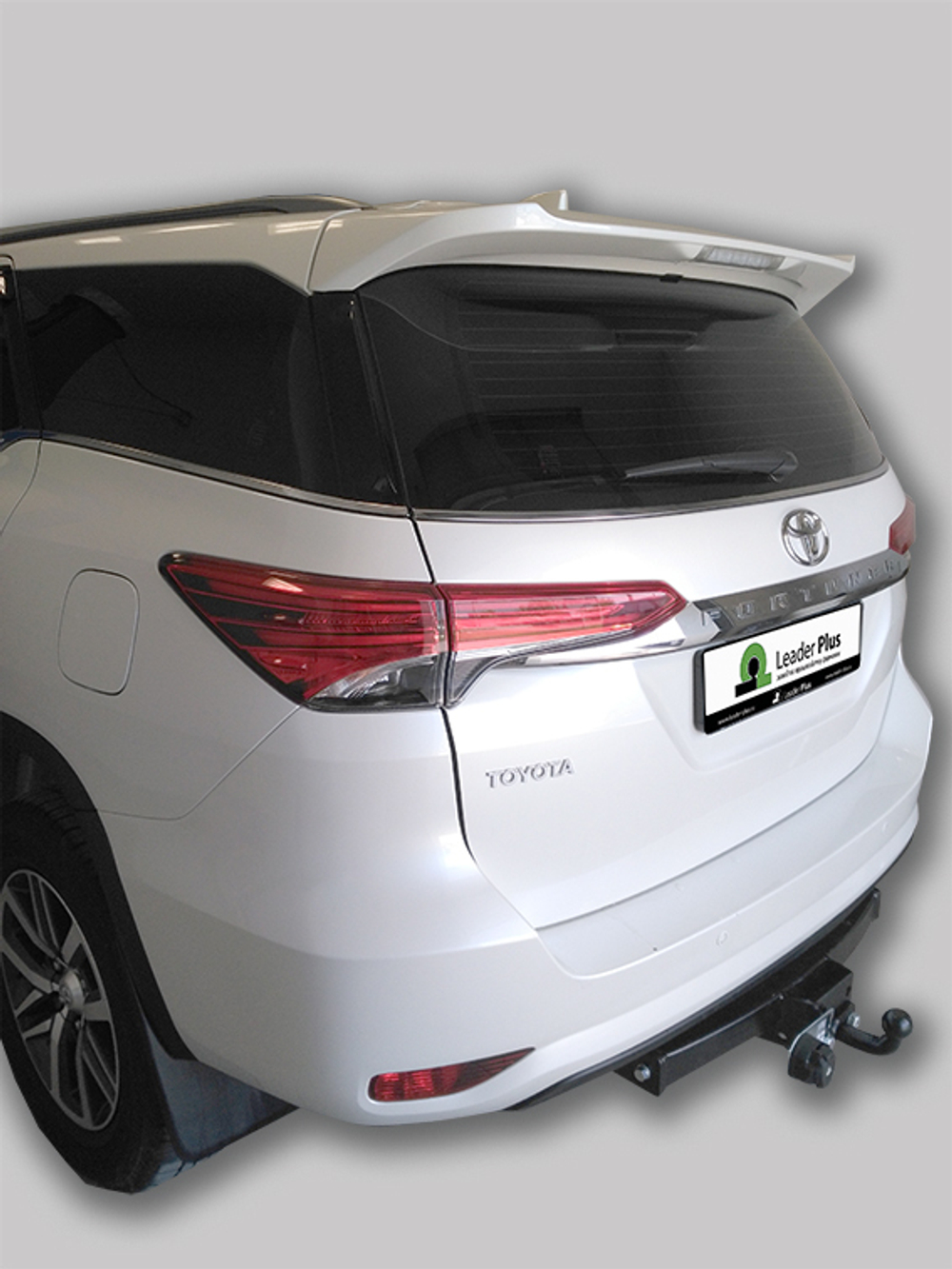 Фаркоп(прицепное) Лидер-Плюс для TOYOTA FORTUNER 2005-2016 / 2016-... FOTON SAUVANA 2015 -... (кроме TRD)(паспорт и сертификат в комплекте)(без электрики)T122-F