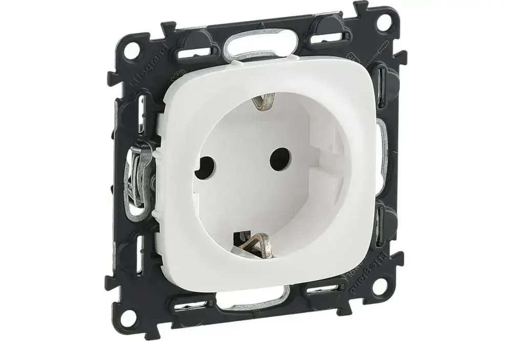 Розетка Legrand Valena Allure с лицевой панелью белая (автоматические клеммы) 753721