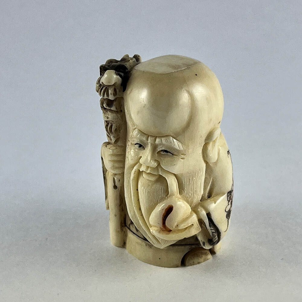 Статуэтка нэцкэ Бог Шоусин