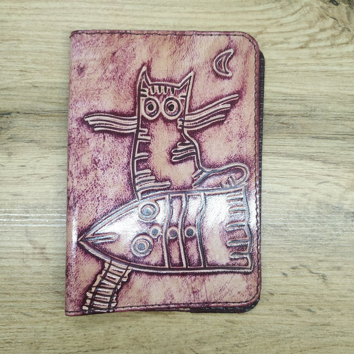 Обложка для паспорта Кот на ракете, цвет малиновый, кожа, ручной принт 10x14x1 см