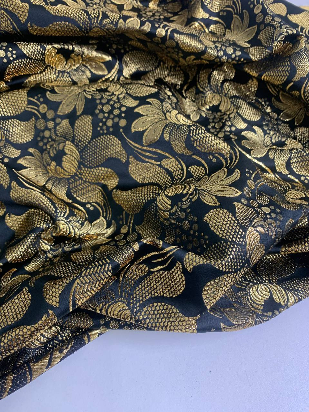 Костюмная жаккард, черный, люрекс золото LR