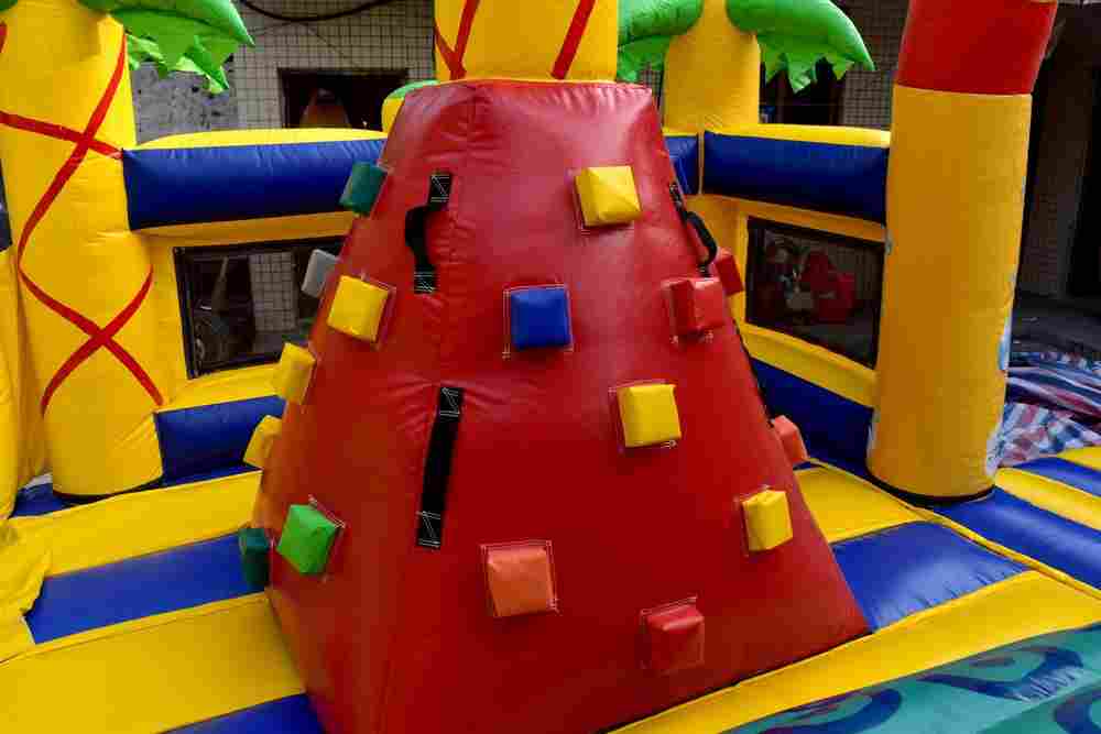 Надувной батут "Тропикана мини", 8.5*6.5*5 м