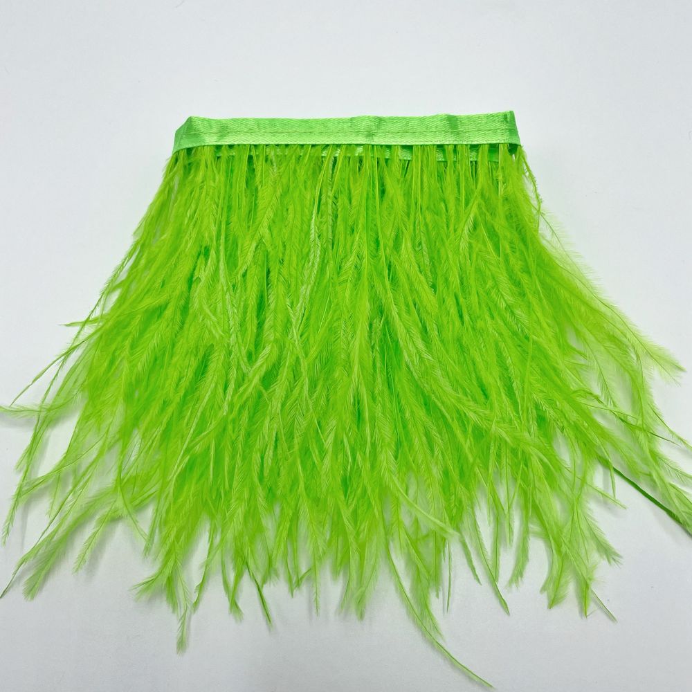 Перья страуса на ленте