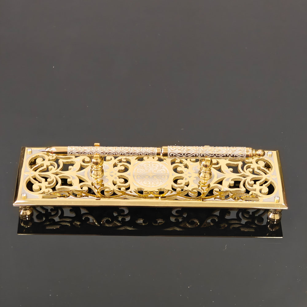 Ручка "Подарок директору" (затоустовская гравюра) на ажурной подставке в футляре