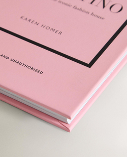 The Little Book of Valentino. Иллюстрированная книга о модном доме Valentino (на английском языке)