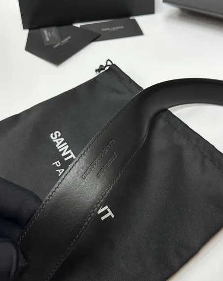 Ремень SAINT LAURENT с пряжкой CASSANDRE из гладкой кожи