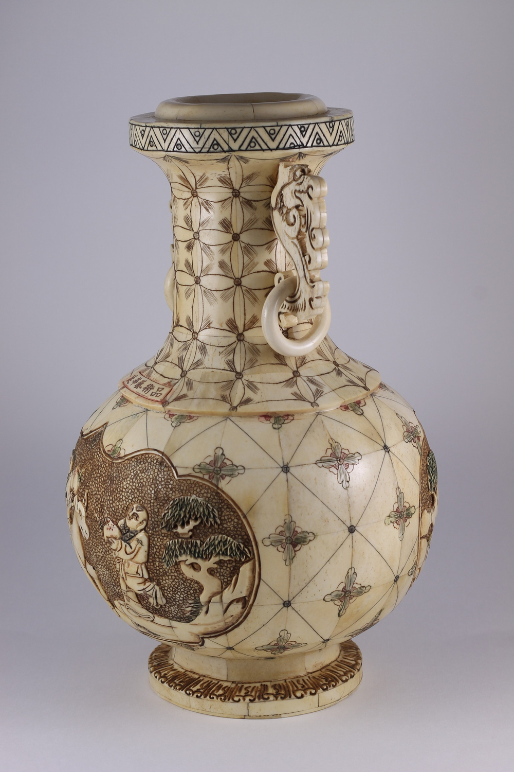 Китайская ваза с драконом Резьба по кости буйвола