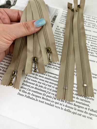 ЛАТТЕ - Нейлоновая молния №3 С ПУЛЛЕРОМ, 20см, неразъемная (1340 Евгения)