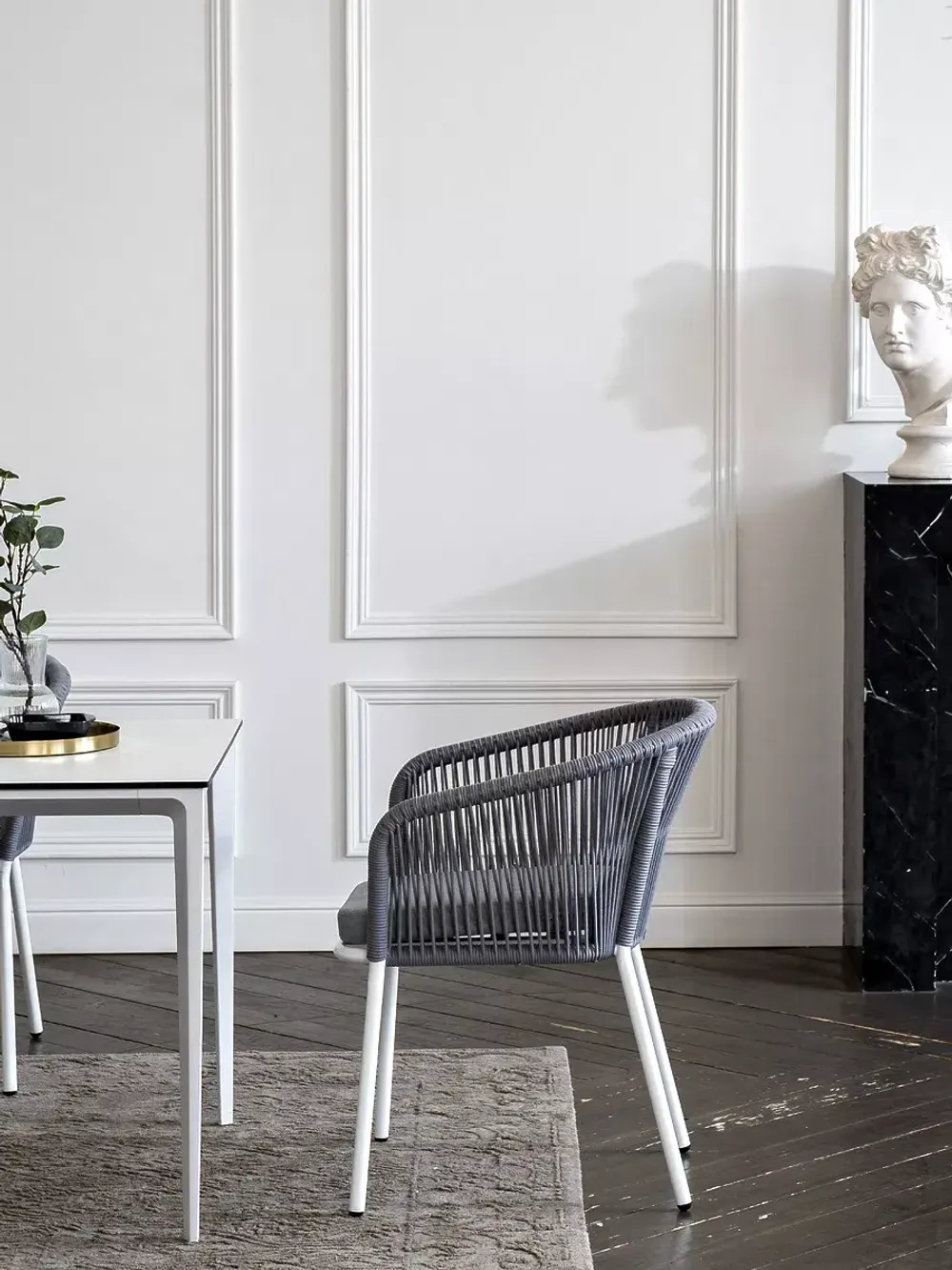 "Малага" обеденная группа на 4 персоны со стульями "Марсель", каркас белый, роуп светло-серый