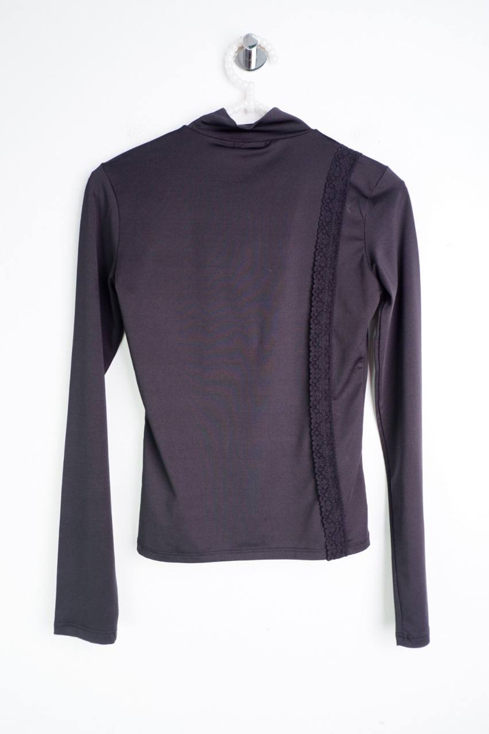 Водолазка обтягивающая, визуально на 40 размер