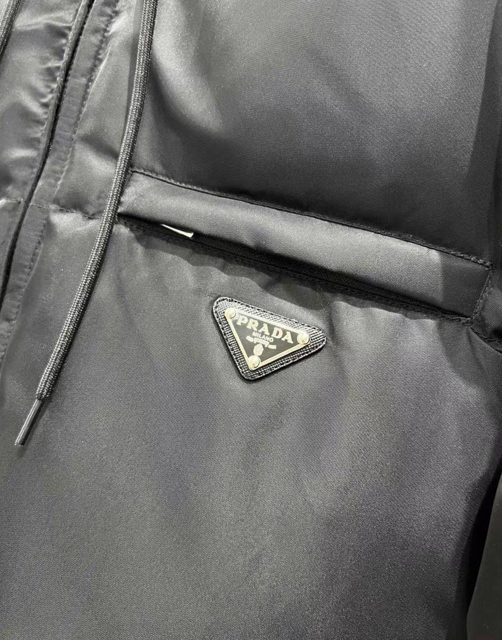 Пуховик Prada