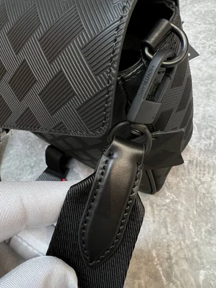Сумка ENVELOPE MONTBLANC EXTREME 3.0 C ПРЯЖКОЙ LOCK 4810 В ВИДЕ БУКВЫ М
