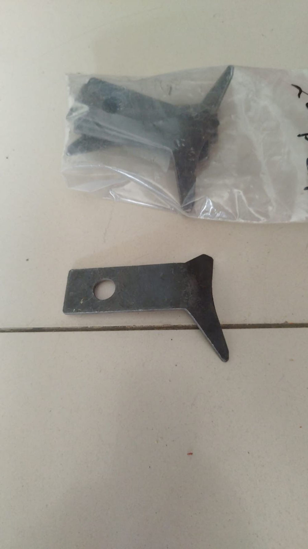 Прижим ролика крючка (ласточка)., 1 шт.