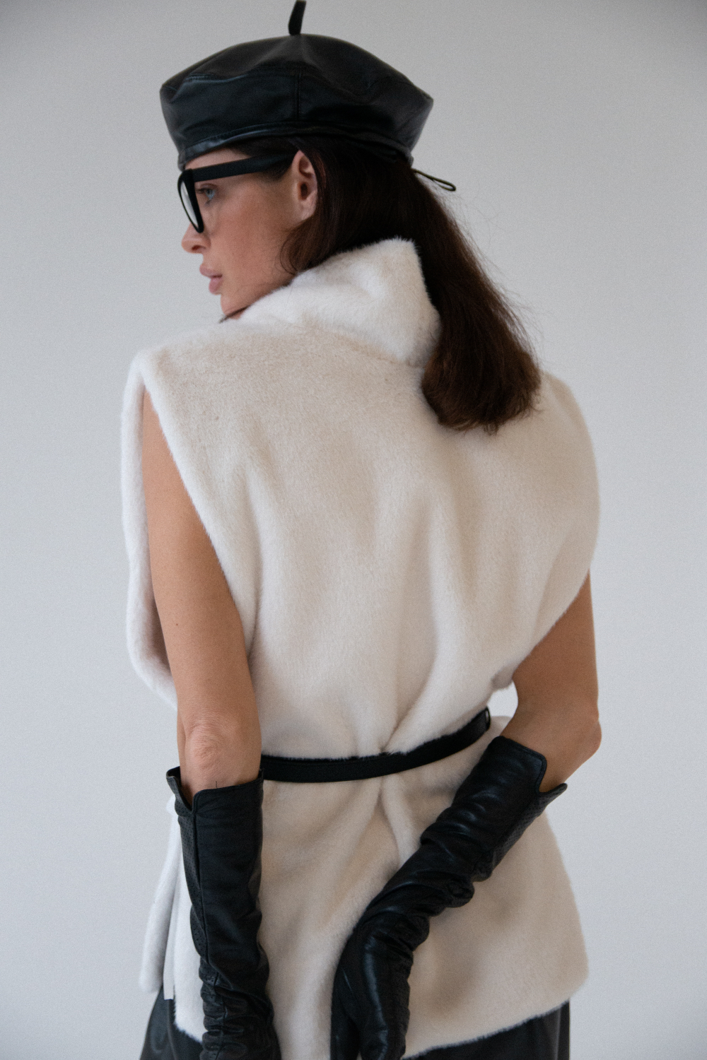 Манишка из эко-меха под норку