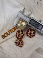 Пуговицы квадратные неровной формы золотистые с красной эмалью