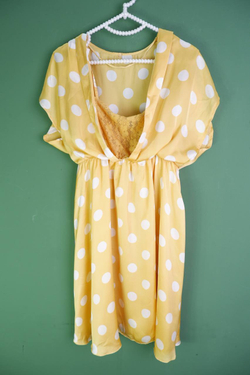 Платье в крупный горошек, маркировка М, визуально на 46 размер