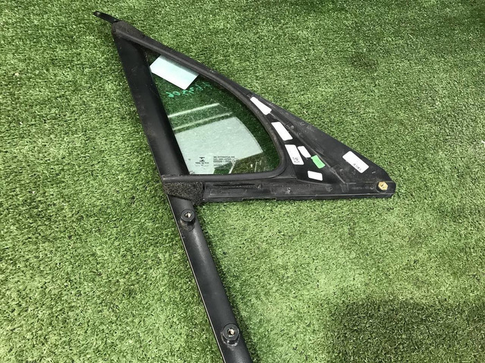 Форточка двери передняя левая Porsche Macan (2014-н.в.)