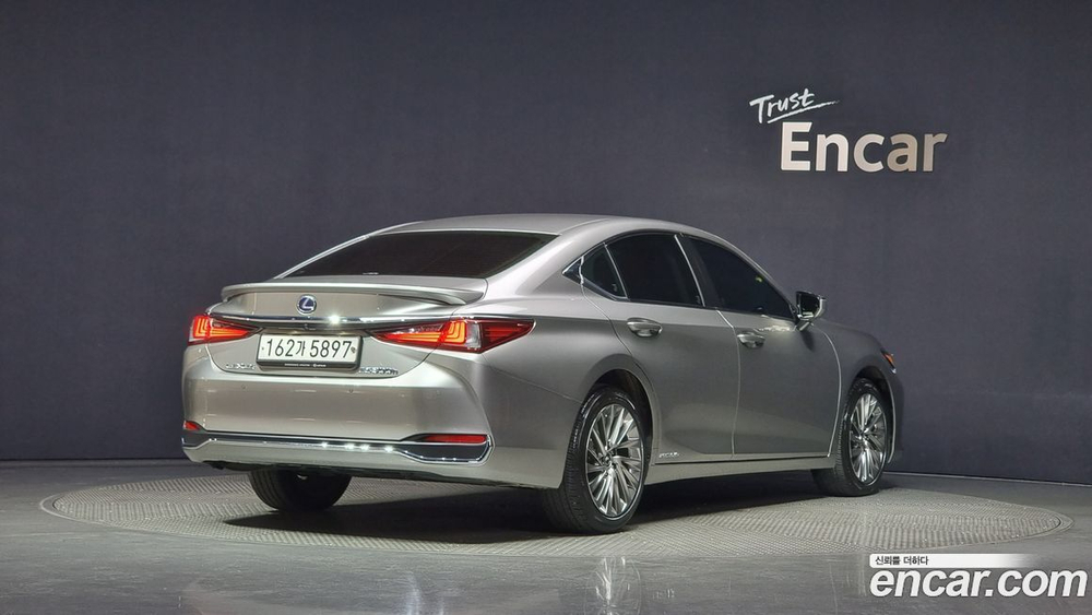 Lexus ES300h 7 Generation Executive (11.2021)