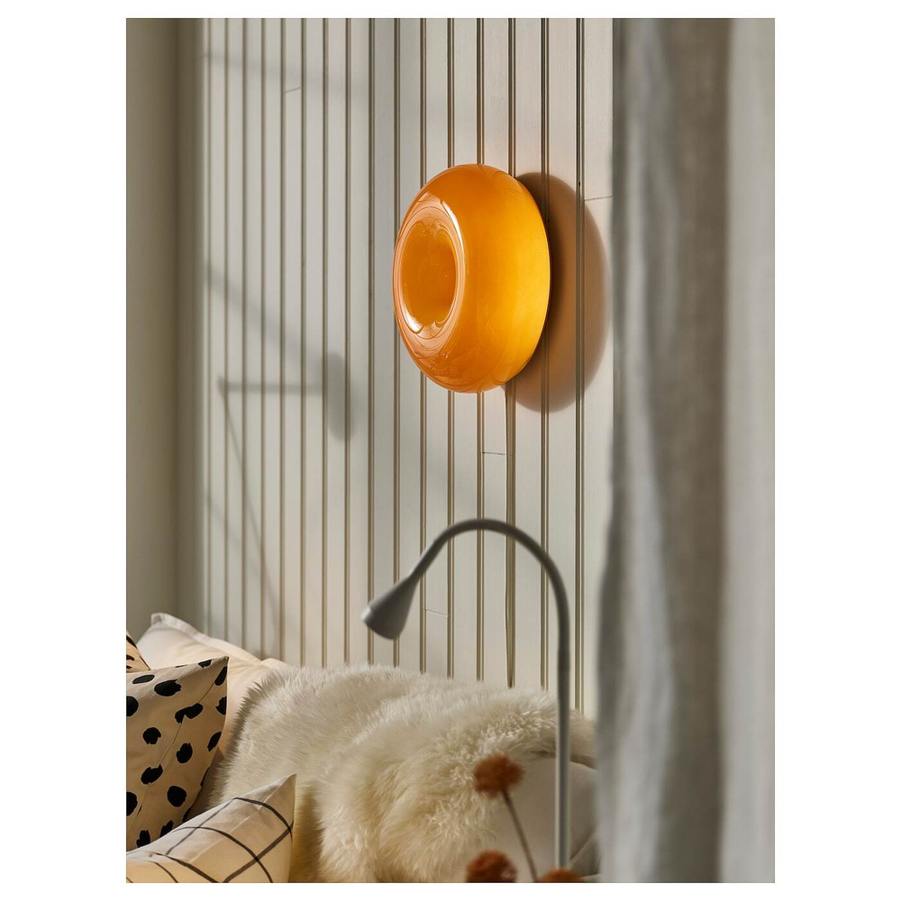 IKEA VARMBLIXT  (ИКЕА ВАРМБЛИКСТ)  -  Светодиодная настольная/настенная лампа, оранжевое стекло/круглая, 30 см