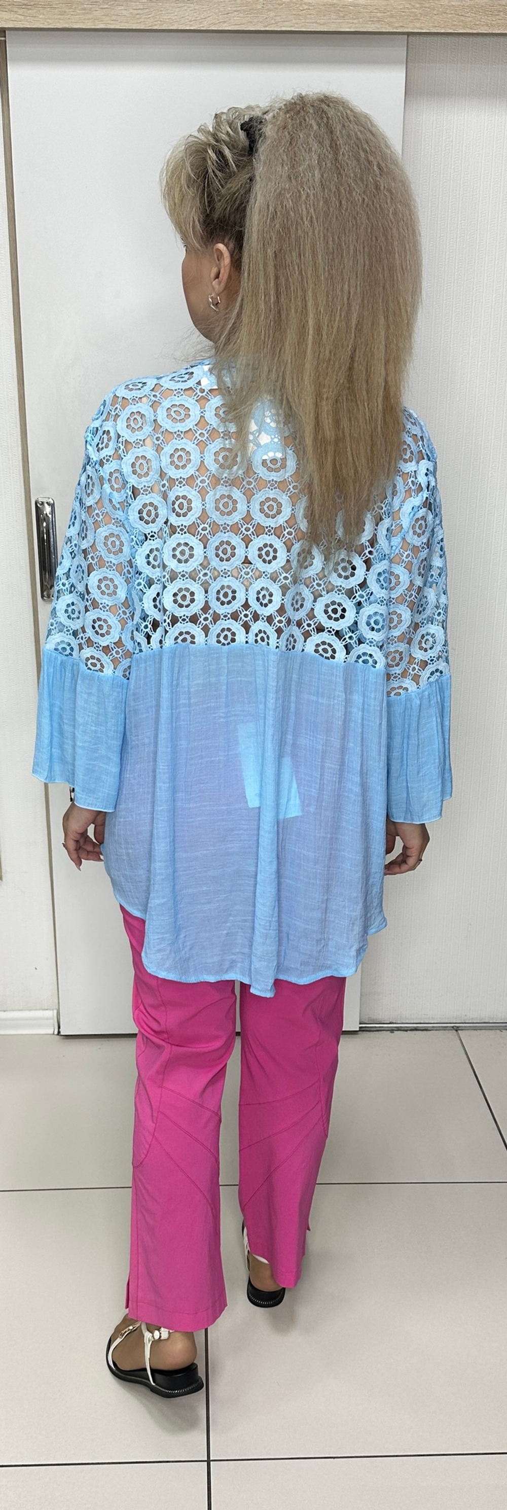 Итальянская голубая ажурная туника на пуговицах