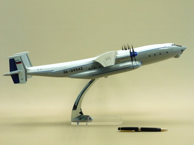 Модель самолета Ан-22 (М1:100, ВТА России, RA-09342)