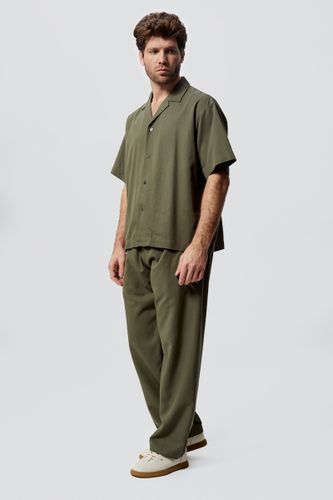 Хаки костюм-тройка HEATHEN